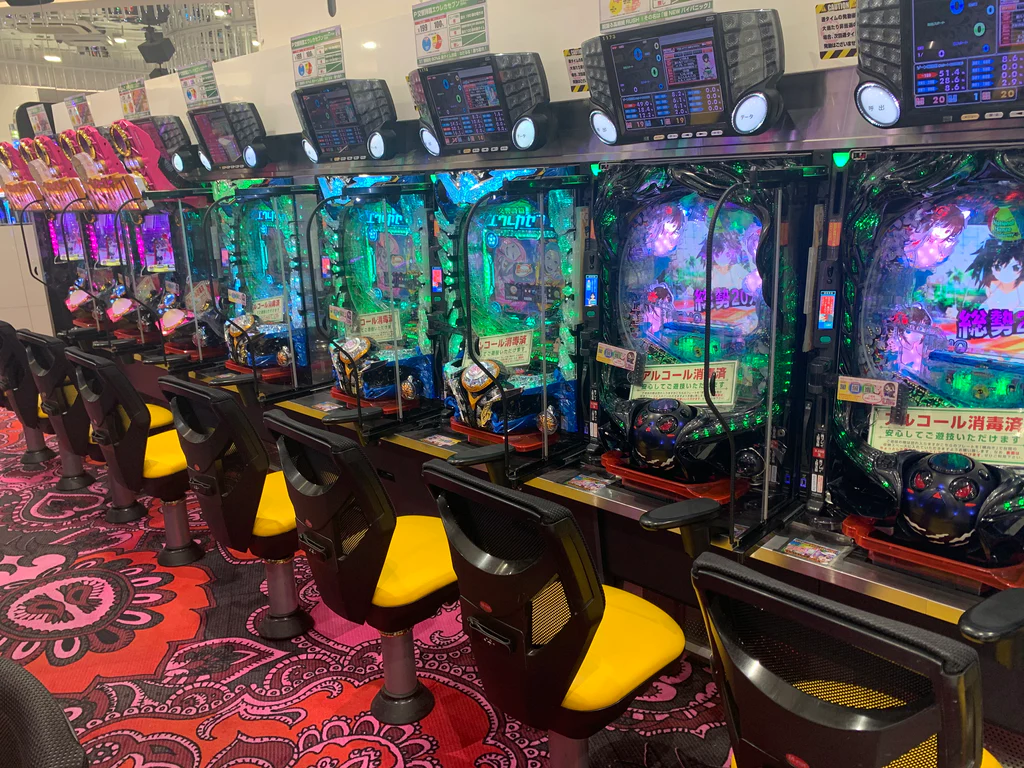 Maruhan Namba interior